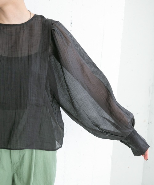 KBF（ケイビーエフ）の「2WAYボリュームスリーブタックブラウス（シャツ/ブラウス・レディース・アイボリー/ブラック/グリーン系その他・ONE）」の5枚目の写真