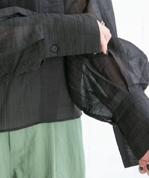 KBF（ケイビーエフ）の「2WAYボリュームスリーブタックブラウス（シャツ/ブラウス・レディース・アイボリー/ブラック/グリーン系その他・ONE）」の6枚目の写真