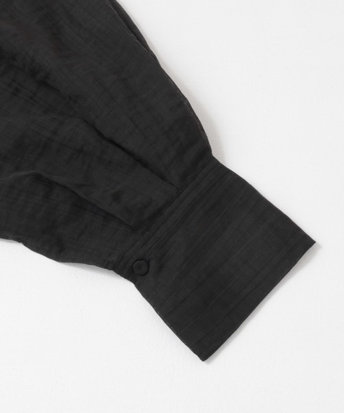 KBF（ケイビーエフ）の「2WAYボリュームスリーブタックブラウス（シャツ/ブラウス・レディース・アイボリー/ブラック/グリーン系その他・ONE）」の16枚目の写真