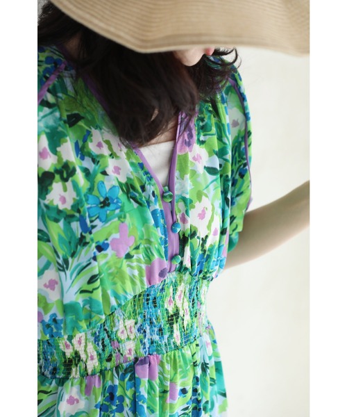 cawaii（カワイイ）の「庭園の花を描いたボタニカルアートティアードロングワンピース（ワンピース・レディース・グリーン・FREE）」の7枚目の写真