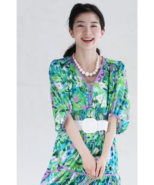 cawaii（カワイイ）の「庭園の花を描いたボタニカルアートティアードロングワンピース（ワンピース・レディース・グリーン・FREE）」の2枚目の写真