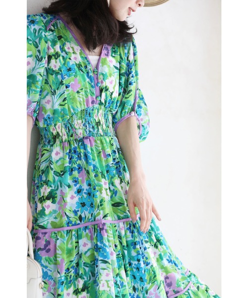 cawaii（カワイイ）の「庭園の花を描いたボタニカルアートティアードロングワンピース（ワンピース・レディース・グリーン・FREE）」の6枚目の写真
