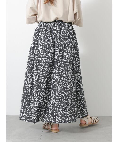 ehka sopo(エヘカソポ)の「小花柄フレアスカート(スカート・レディース・グリーン/レッド/ブラック・F)」の4枚目の写真