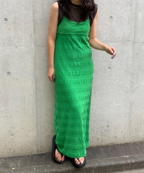 mi via loca（ミヴィアロカ）の「シャーリングボーダーキャミワンピース（ワンピース・レディース・ブラック/グリーン/ピンク/イエロー・FREE）」の17枚目の写真