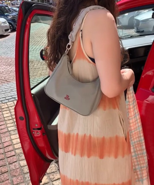 THEATRE PRODUCTS（シアタープロダクツ）の「ナイロンジップバッグ　“MAAS”（トートバッグ・レディース・ブラック/グレー/アイボリー・FREE）」の3枚目の写真