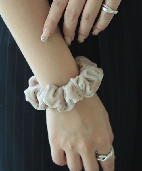 B:MING by BEAMS（ビーミングバイビームス）の「B:MING by BEAMS / ベロア シュシュ（シュシュ・レディース・ボルドー/ライトベージュ/ブラック・FREE）」の3枚目の写真