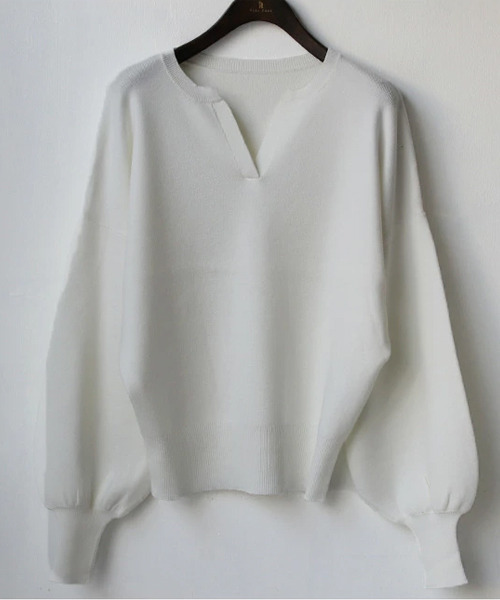 REAL CUBE（リアルキューブ）の「静電気防止やわもちキーネックニット（ニット/セーター・レディース・ブラック×ホワイト/パープル/ブラック/ホワイト/イエロー/ホワイト×ブラック・FREE）」の2枚目の写真