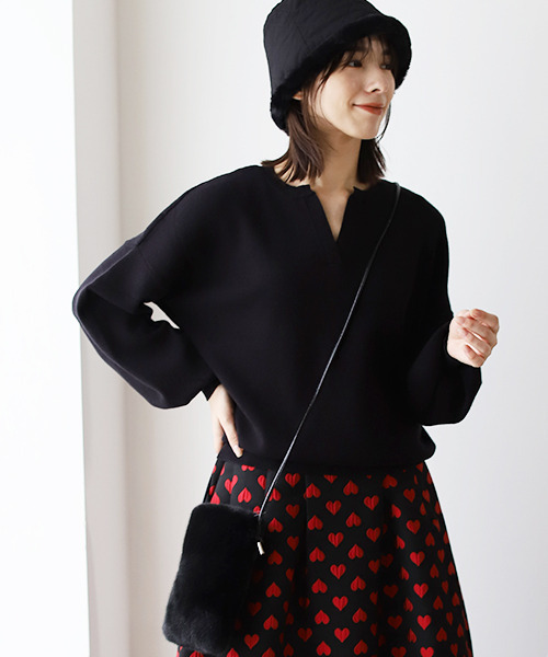 REAL CUBE（リアルキューブ）の「静電気防止やわもちキーネックニット（ニット/セーター・レディース・ブラック×ホワイト/パープル/ブラック/ホワイト/イエロー/ホワイト×ブラック・FREE）」の4枚目の写真