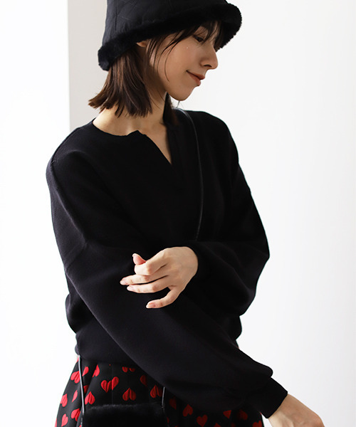 REAL CUBE（リアルキューブ）の「静電気防止やわもちキーネックニット（ニット/セーター・レディース・ブラック×ホワイト/パープル/ブラック/ホワイト/イエロー/ホワイト×ブラック・FREE）」の10枚目の写真