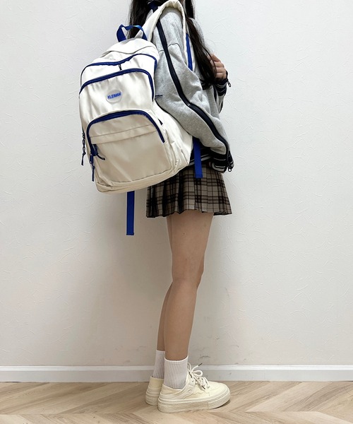 Cham.(チャム)の「カジュアルキャンパスリュック(バックパック/リュック・レディース・ホワイト/ブラック・F)」の3枚目の写真