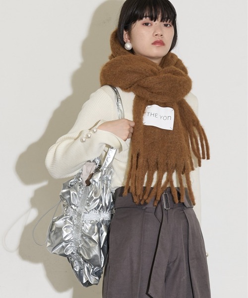 THE YOn（ザヨン）の「ウールミックスボリュームマフラー（マフラー・レディース・グレー/ブラウン/イエロー/ホワイト・FREE）」の4枚目の写真