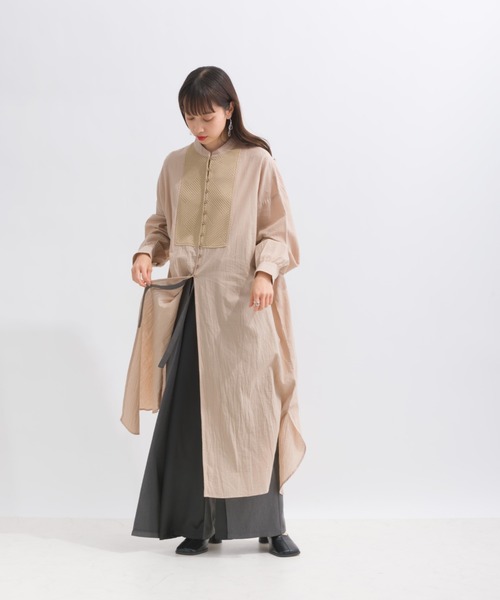 terrace(テラス)の「コットンボイル×フクレキルト ロングワンピース(ワンピース・レディース・オフホワイト/ベージュ/ブラック・MEDIUM)」の3枚目の写真
