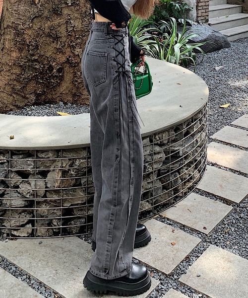 ROGER AND RAW(ロジャーアンドロウ)の「サイドレースアップデニムパンツ(デニムパンツ・レディース・ブラック/ダークブラック・SMALL/MEDIUM/LARGE)」の4枚目の写真
