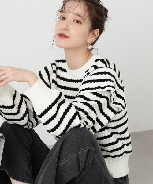 N.(N. Natural Beauty Basic)(エヌエヌナチュラルビューティーベーシック)の「◆ポコポコフリルショルダーニット(ニット/セーター・レディース・ホワイト×ブラック/ブラック・MEDIUM)」の3枚目の写真