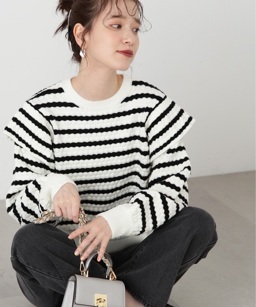 N.(N. Natural Beauty Basic)(エヌエヌナチュラルビューティーベーシック)の「◆ポコポコフリルショルダーニット(ニット/セーター・レディース・ホワイト×ブラック/ブラック・MEDIUM)」の5枚目の写真