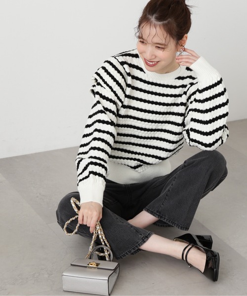 N.(N. Natural Beauty Basic)(エヌエヌナチュラルビューティーベーシック)の「◆ポコポコフリルショルダーニット(ニット/セーター・レディース・ホワイト×ブラック/ブラック・MEDIUM)」の10枚目の写真