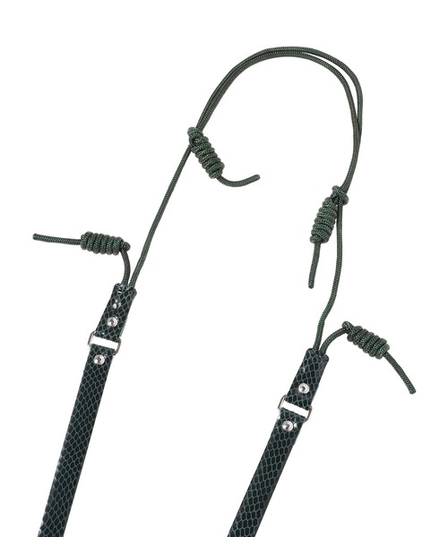 TOGA PULLA（トーガ　プルラ）の「TOGA PULLA Leather phone strap TZ241-AK961（スマホグッズ・レディース・マルチ/グリーン/ブラック・ONE SIZE）」の4枚目の写真