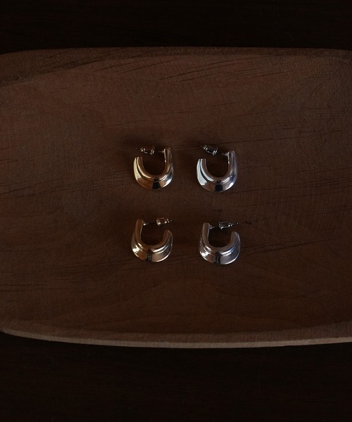 CLANE（クラネ）の「RIDGE MINI HOOP PIERCE（ピアス（両耳用）・レディース・ゴールド/シルバー・FREE）」の2枚目の写真