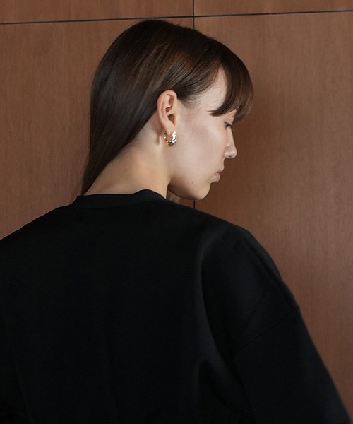 CLANE（クラネ）の「RIDGE MINI HOOP PIERCE（ピアス（両耳用）・レディース・ゴールド/シルバー・FREE）」の4枚目の写真