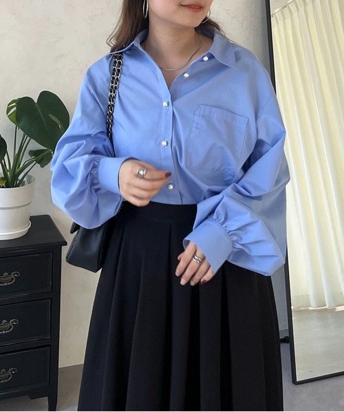 prose verse（プロズヴェール）の「ボリュームスリーブパールボタンシャツ（シャツ/ブラウス・レディース・ピンク/オフホワイト/ブルー・MEDIUM）」の4枚目の写真