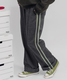 ライン入りストレートパンツ