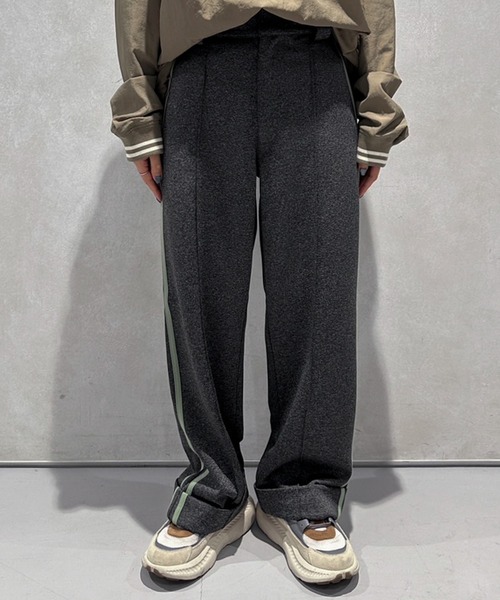 MUHET（ミュエータ）の「ライン入りストレートパンツ（その他パンツ・レディース・カーキ/ライトブルー/チャコールグレー・MEDIUM/SMALL/X-LARGE）」の4枚目の写真