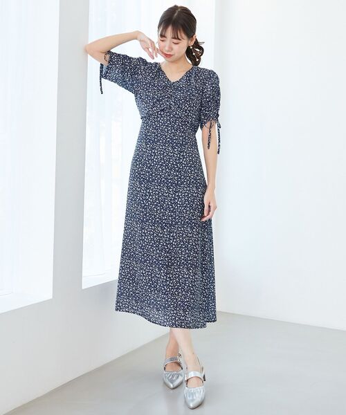 MAJESTIC LEGON（マジェスティックレゴン）の「はかなげフラワーギャザーワンピ（ワンピース・レディース・グリーン系その他/ホワイト系その他2/ブルー系その他2/ブルー系その他4・SMALL/MEDIUM）」の5枚目の写真