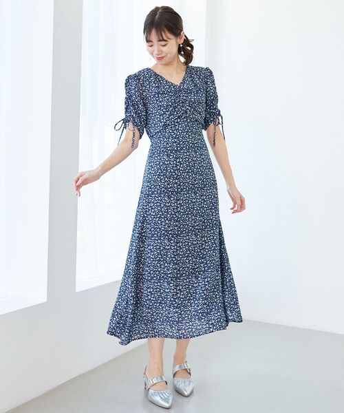 MAJESTIC LEGON（マジェスティックレゴン）の「はかなげフラワーギャザーワンピ（ワンピース・レディース・グリーン系その他/ホワイト系その他2/ブルー系その他2/ブルー系その他4・SMALL/MEDIUM）」の6枚目の写真