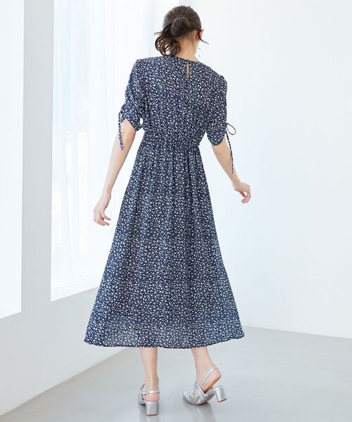 MAJESTIC LEGON（マジェスティックレゴン）の「はかなげフラワーギャザーワンピ（ワンピース・レディース・グリーン系その他/ホワイト系その他2/ブルー系その他2/ブルー系その他4・SMALL/MEDIUM）」の7枚目の写真