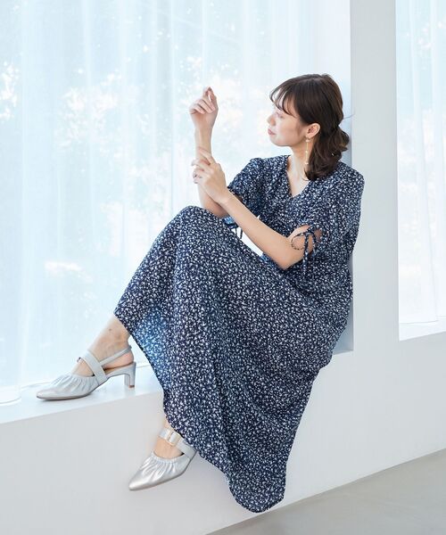 MAJESTIC LEGON（マジェスティックレゴン）の「はかなげフラワーギャザーワンピ（ワンピース・レディース・グリーン系その他/ホワイト系その他2/ブルー系その他2/ブルー系その他4・SMALL/MEDIUM）」の8枚目の写真