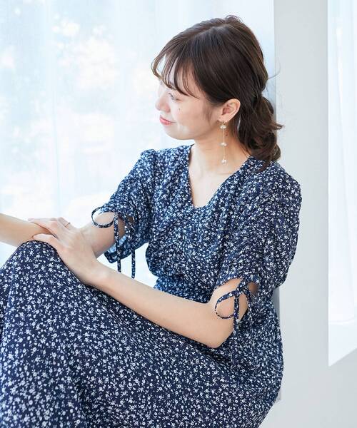 MAJESTIC LEGON（マジェスティックレゴン）の「はかなげフラワーギャザーワンピ（ワンピース・レディース・グリーン系その他/ホワイト系その他2/ブルー系その他2/ブルー系その他4・SMALL/MEDIUM）」の9枚目の写真