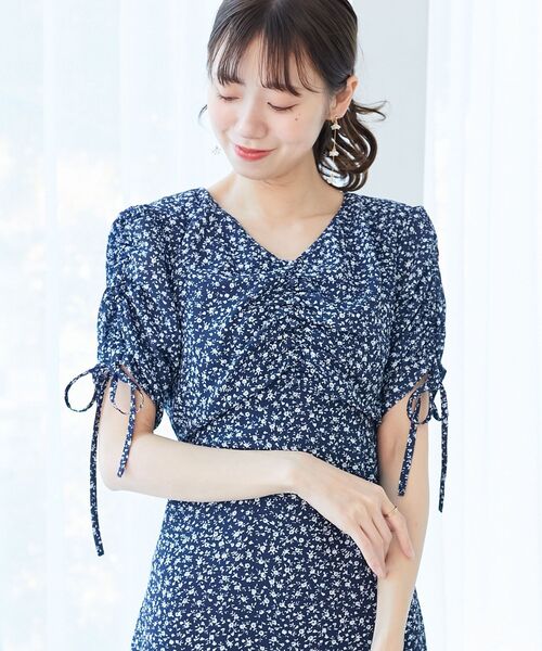 MAJESTIC LEGON（マジェスティックレゴン）の「はかなげフラワーギャザーワンピ（ワンピース・レディース・グリーン系その他/ホワイト系その他2/ブルー系その他2/ブルー系その他4・SMALL/MEDIUM）」の10枚目の写真