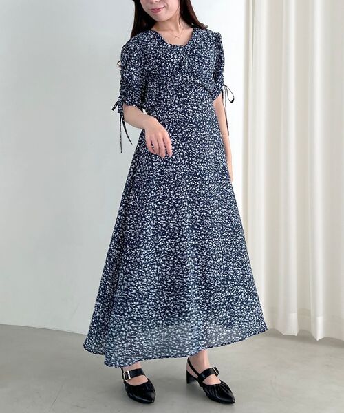 MAJESTIC LEGON（マジェスティックレゴン）の「はかなげフラワーギャザーワンピ（ワンピース・レディース・グリーン系その他/ホワイト系その他2/ブルー系その他2/ブルー系その他4・SMALL/MEDIUM）」の12枚目の写真