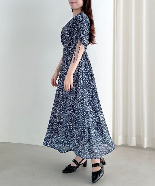 MAJESTIC LEGON（マジェスティックレゴン）の「はかなげフラワーギャザーワンピ（ワンピース・レディース・グリーン系その他/ホワイト系その他2/ブルー系その他2/ブルー系その他4・SMALL/MEDIUM）」の13枚目の写真