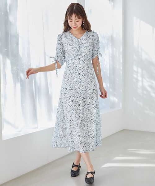 MAJESTIC LEGON（マジェスティックレゴン）の「はかなげフラワーギャザーワンピ（ワンピース・レディース・グリーン系その他/ホワイト系その他2/ブルー系その他2/ブルー系その他4・SMALL/MEDIUM）」の17枚目の写真