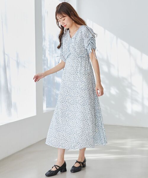 MAJESTIC LEGON（マジェスティックレゴン）の「はかなげフラワーギャザーワンピ（ワンピース・レディース・グリーン系その他/ホワイト系その他2/ブルー系その他2/ブルー系その他4・SMALL/MEDIUM）」の19枚目の写真