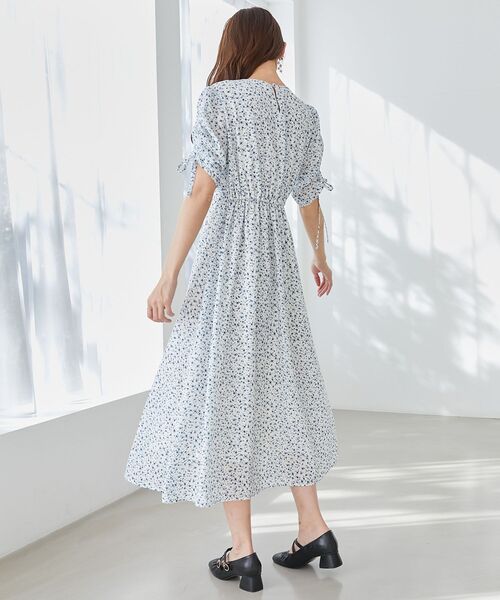 MAJESTIC LEGON（マジェスティックレゴン）の「はかなげフラワーギャザーワンピ（ワンピース・レディース・グリーン系その他/ホワイト系その他2/ブルー系その他2/ブルー系その他4・SMALL/MEDIUM）」の20枚目の写真