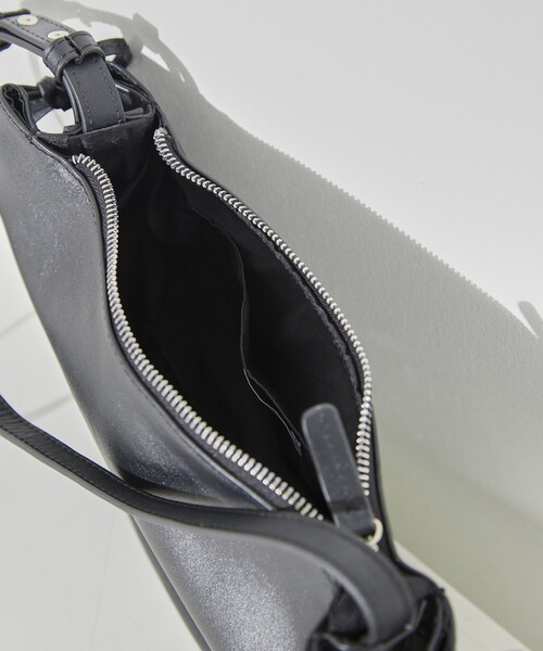 Firsthand(ファーストハンド)の「Firsthand/ファーストハンド Leather Ribbon Moon Bag / レザーリボンムーンバッグ / ワンハンドルバッグ / ショルダーバッグ / 防水レザー(ショルダーバッグ・レディース・ブラック・ONE SIZE)」の6枚目の写真