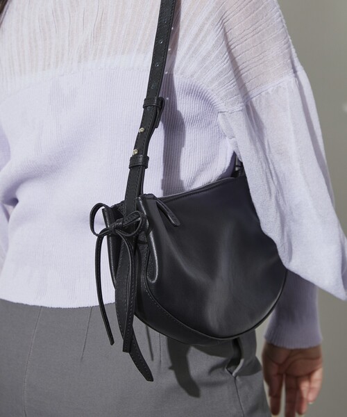 Firsthand(ファーストハンド)の「Firsthand/ファーストハンド Leather Ribbon Moon Bag / レザーリボンムーンバッグ / ワンハンドルバッグ / ショルダーバッグ / 防水レザー(ショルダーバッグ・レディース・ブラック・ONE SIZE)」の21枚目の写真