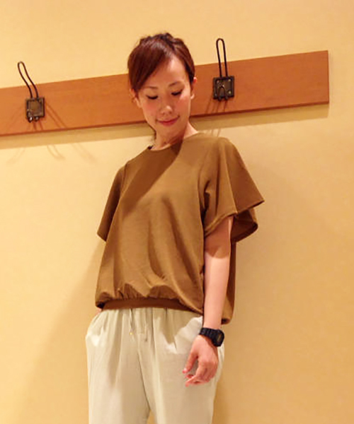 ikka(イッカ)の「フレアスリーブプルオーバー(Tシャツ/カットソー・レディース・ネイビー/キャメル・MEDIUM/LARGE)」の1枚目の写真