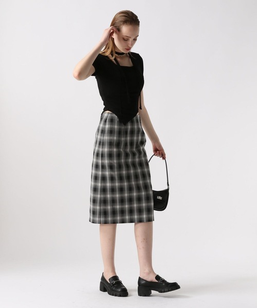 FOREVER 21（フォーエバー トゥエンティーワン）の「【2024SS】ボウタイ付きＴシャツ（Tシャツ/カットソー・レディース・オフホワイト/ブラック/グレー・FREE）」の20枚目の写真