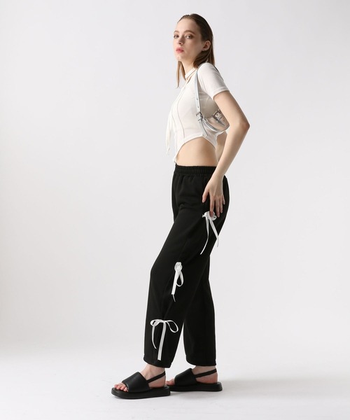 FOREVER 21（フォーエバー トゥエンティーワン）の「【2024SS】ボウタイ付きＴシャツ（Tシャツ/カットソー・レディース・オフホワイト/ブラック/グレー・FREE）」の16枚目の写真