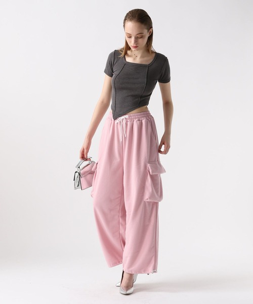 FOREVER 21（フォーエバー トゥエンティーワン）の「【2024SS】ボウタイ付きＴシャツ（Tシャツ/カットソー・レディース・オフホワイト/ブラック/グレー・FREE）」の22枚目の写真