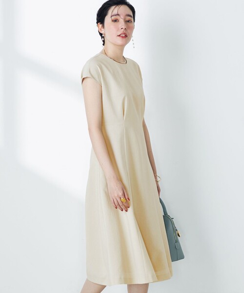 NOLLEY’S(ノーリーズ)の「《セットアップ対応》ウォッシャブルドライトロピカルフレアワンピース(ワンピース・レディース・ベージュ/ネイビー・38/36)」の1枚目の写真