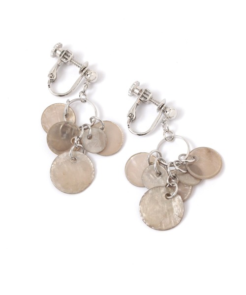 studio CLIP（スタディオクリップ）の「シェルイヤリング（イヤリング・レディース・ホワイト/ライトグレー・FREE）」の2枚目の写真