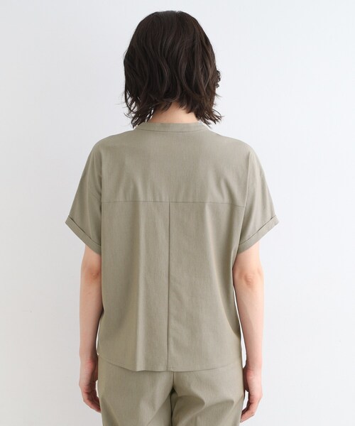 INDIVI(インディヴィ)の「◆【UVケア/接触冷感/SETUP可能】麻混ストレッチ タックブラウス(シャツ/ブラウス・レディース・ブラック/ブルー系8/ライトグレー系3/ベージュ系3・40/05/13/15 /36/38/19)」の5枚目の写真
