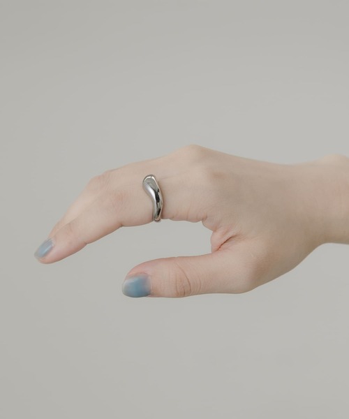 SMELLY（スメリー）の「ステンレスニュアンスリング（リング・レディース・シルバー・12）」の4枚目の写真