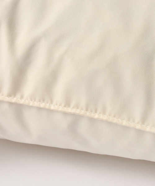 journal standard Furniture （ジャーナルスタンダードファニチャー）の「FEATHER CUSHION PRESS JSF クッション中材 45cm角（クッション/クッションカバー・レディース・その他・FREE）」の3枚目の写真