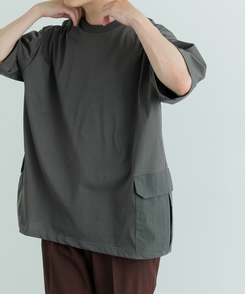 ITEMS URBANRESEARCH（アイテムズ アーバンリサーチ）の「『XLサイズあり』サイドポケットキリカエ クルーネックTシャツ（Tシャツ/カットソー・メンズ・ブラック/チャコールグレー/ベージュ/カーキ・MEDIUM/LARGE/X-LARGE）」の9枚目の写真