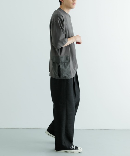 ITEMS URBANRESEARCH（アイテムズ アーバンリサーチ）の「『XLサイズあり』サイドポケットキリカエ クルーネックTシャツ（Tシャツ/カットソー・メンズ・ブラック/チャコールグレー/ベージュ/カーキ・MEDIUM/LARGE/X-LARGE）」の17枚目の写真
